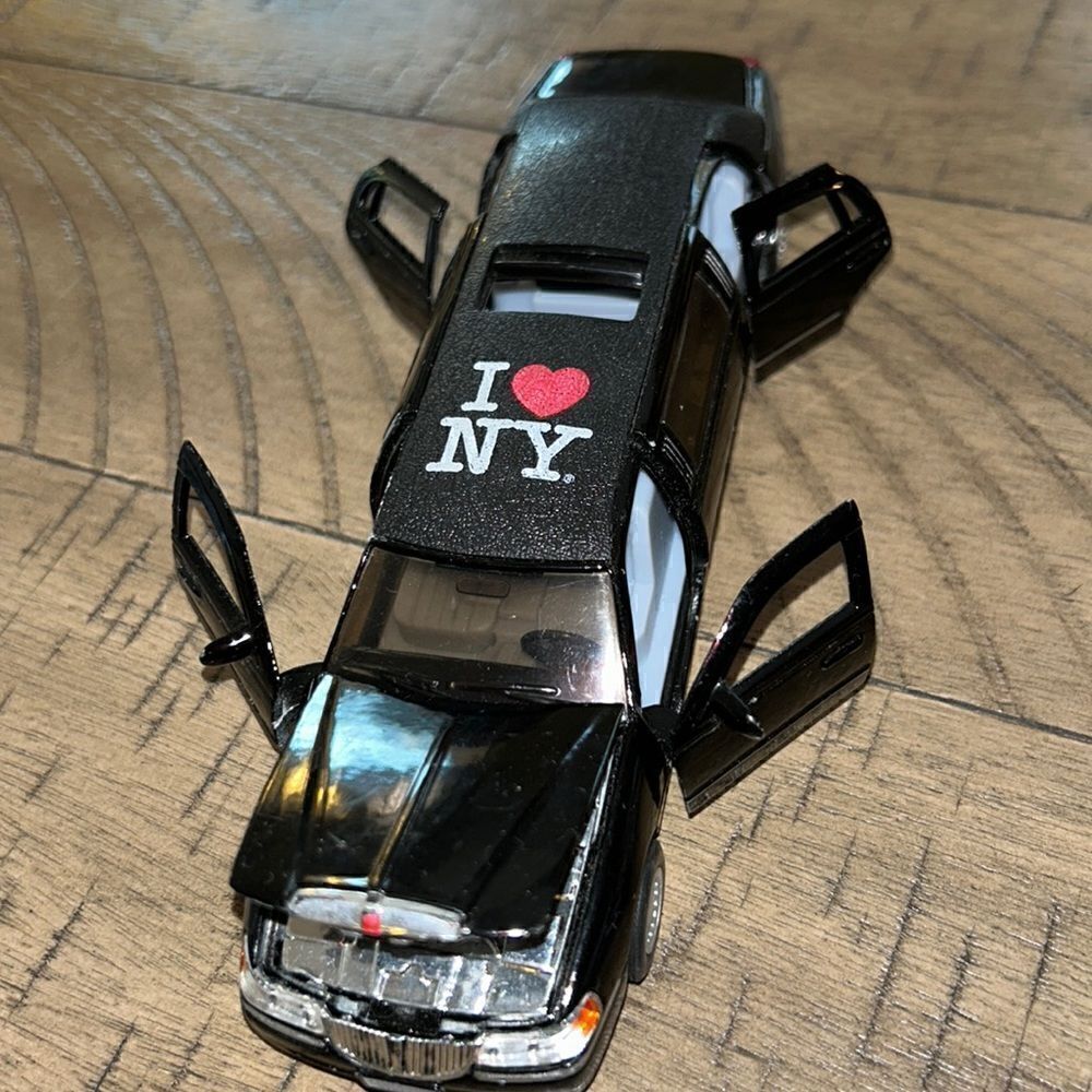 I Love ❤️ New York🍎🌆 🏙️🗽Limousine Toy 4 Kids 0-120 :) Pullback Car Desk toy